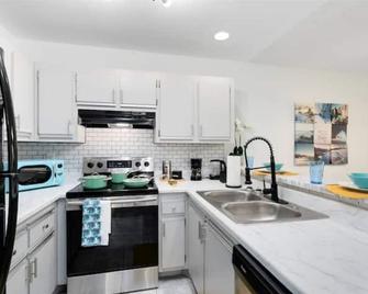 Oasis 105 - Blue Bliss - Titusville - Kitchen