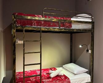 The Stirling Inn - Miri - Bedroom