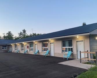Muskoka Nights Motel - Gravenhurst - Gebäude