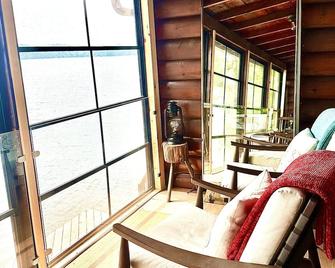 Loons Landing Gull Lake 2 Cottages + Sauna + Fishing + 700 Ft Lake Frontage - Minden - Sala de estar