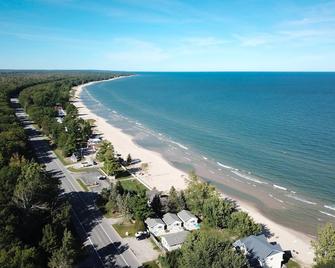 Beach Club of Oscoda Cottages - Oscoda - Strand