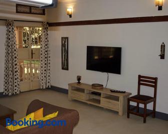 Banda Lodge - Masaka - Sala de estar