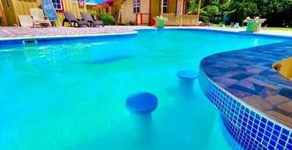 Tropical Paradise Hotel - Caye Caulker - Zwembad