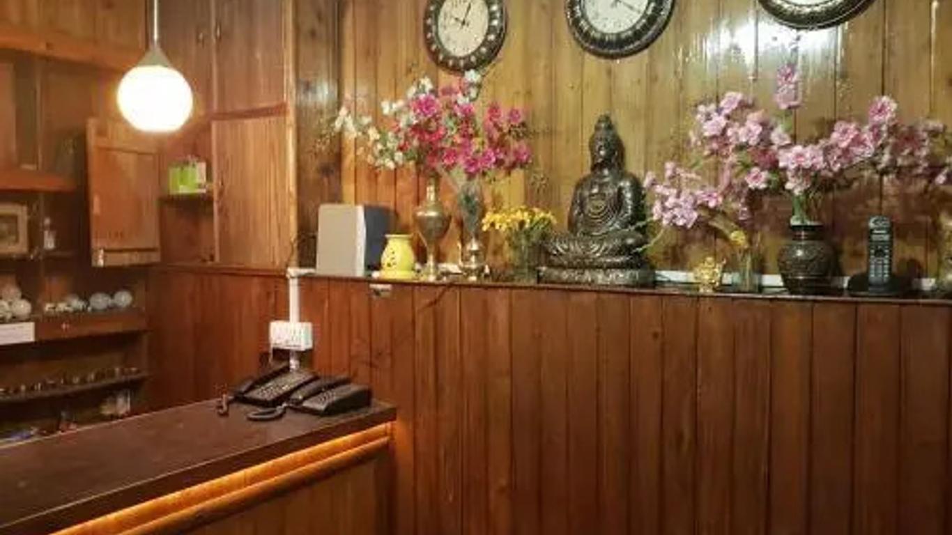 Golden Orchid-The Lodge