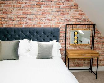 Your Apartment Rowan Tree - No 7 - Bristol - Bedroom
