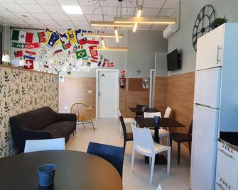 Albergue Turistico la Credencial - סנטיאגו דה קומפוסטלה - מסעדה