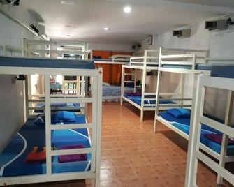 Hangover Hostel - Ko Phi Phi - Bedroom