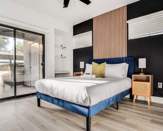 Boulevard Stays 1BR by Stadium Pool Parking Gym 02 - Glendale - Bedroom