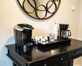 1-bedroom apartment, sleeps 4, in lovely Pilot Mountain-walk to Main st! Unit 2 - Pilot Mountain - Room amenity