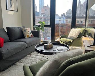 Luxury in Little Italy Private Balcony - New York - Living room