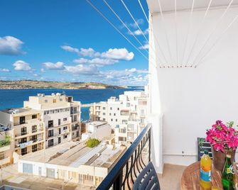 Seashells Apartment with sea view terrace with romantic sunsets - Bugibba - Balcone