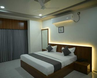 Hotel Aagman - Palanpur - Bedroom