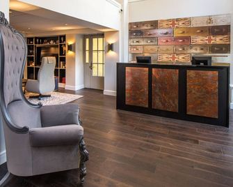 King George - סן פרנסיסקו - דלפק קבלה