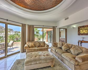 Luxe Cabo Retreat Terrace with Stunning City Views! - Cabo San Lucas - Sala de estar