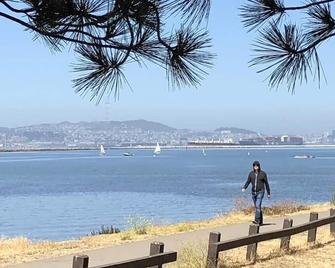 Sitting on the dock on the Bay - Alameda - Beach