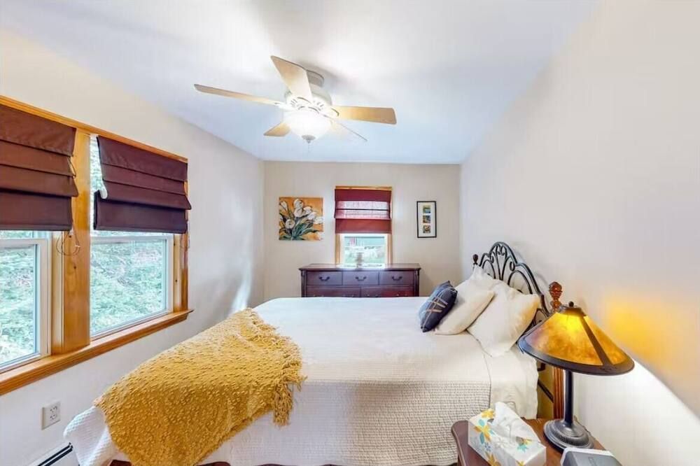Modern Cottage near the Ocean - Lubec - Bedroom