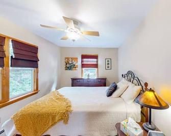 Modern Cottage near the Ocean - Lubec - Bedroom