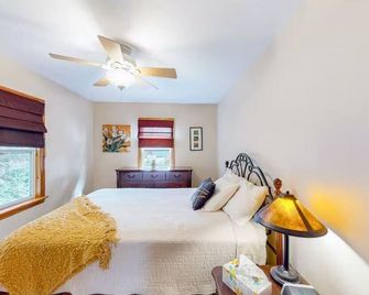 Modern Cottage near the Ocean - Lubec - Bedroom