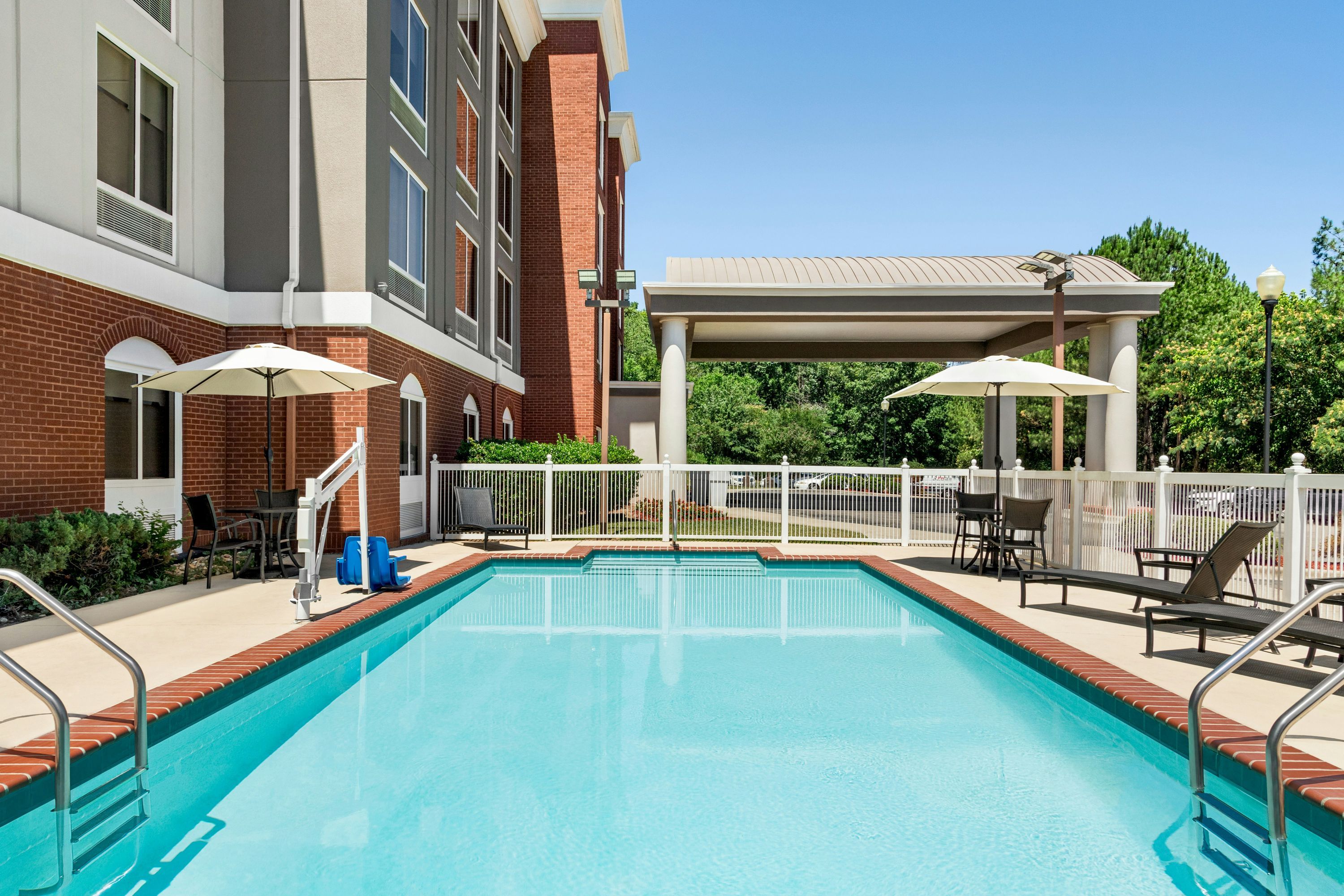 Holiday Inn Express & Suites Birmingham-Irondale (East) By IHG - ברמינגהאם - בריכה