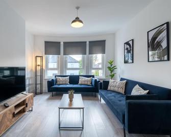 Locksley House - Bearsden - Living room