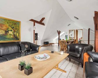 House Furnished In A Longhouse On A Larger Farm, - Hasselager - Sala de estar