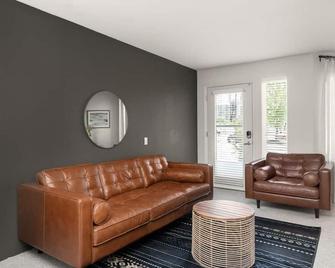 The Butte | Unique stay in Paradise - Paradise - Living room