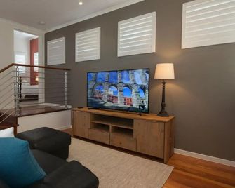 Seaside Beach House - Marcoola