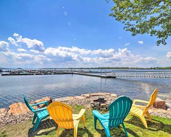 Lake Champlain Home with Decks, Kayaks and Fire Pit! - Saint Albans - Patio
