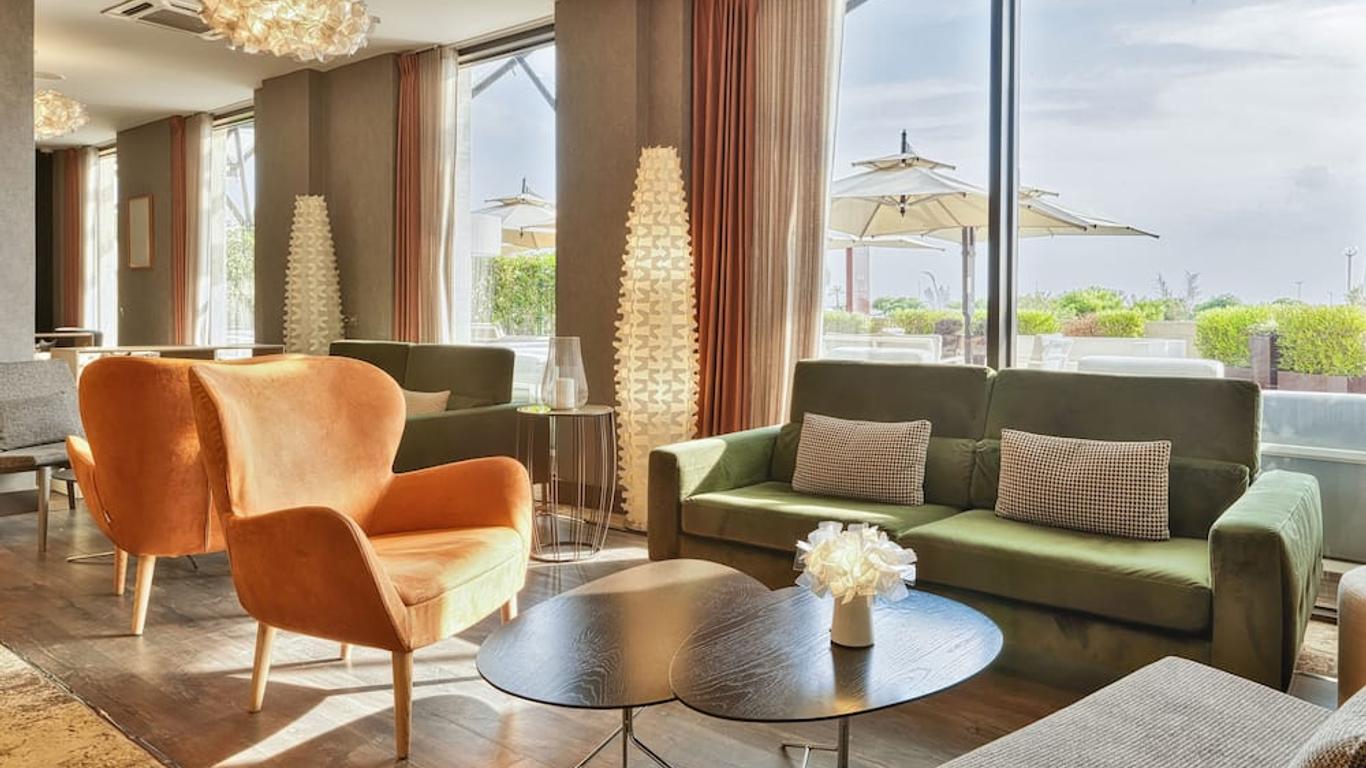 Adam Hotel Suites