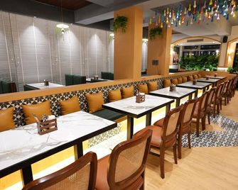 Hotel Golden Nest Thane - Thāne - Restaurant