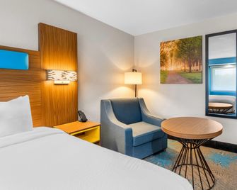 Days Inn & Suites by Wyndham Brandon Amphitheater - Brandon - Ložnice