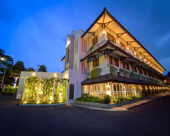 Hotel Nyland Pasteur Bandung - Bandung - Building