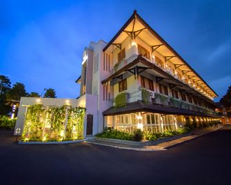 Hotel Nyland Pasteur Bandung - Bandung - Edificio