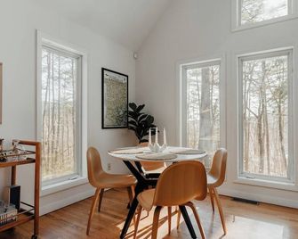 Darby Cabin: Dreamy Cabin W/Sauna, 2 Hrs From Nyc! - Barryville - Dining room