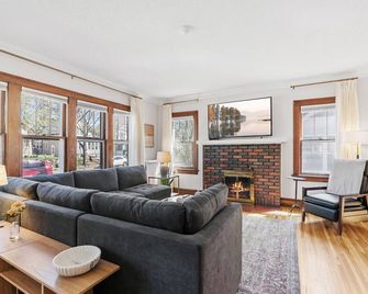 Minnestay Calhoun Cove - Minneapolis - Living room