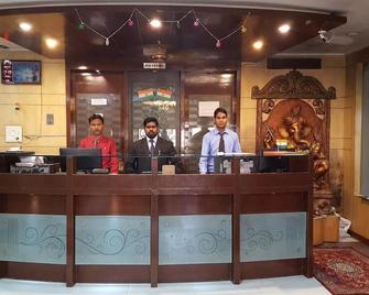 Hotel Vinayak Palace - Bilāspur - Front desk