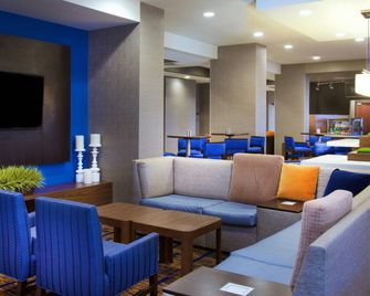 Courtyard by Marriott Bloomington - Bloomington - Lounge