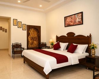 Central Hotel - Lucknow