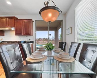 Isaiah 2 Gilbert - Queen Creek - Comedor