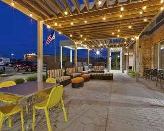 Home2 Suites By Hilton West Bloomfield Detroit - West Bloomfield - Patio