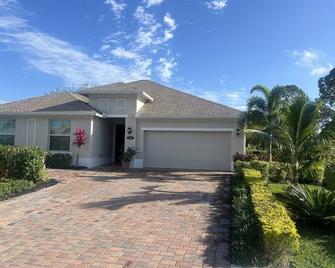 Home sweet home - Port St. Lucie - Building