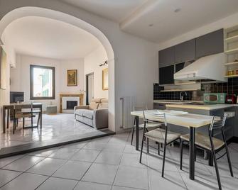 Torre dell'Orologio Apartment by Wonderful Italy - Bologna - Dining room