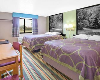 Super 8 by Wyndham Champaign - Champaign - Bedroom