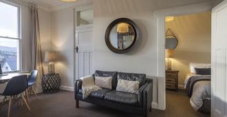 Majestic Mansions - Apartments at St Clair - Dunedin - Huiskamer