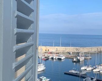 Au Cœur du Vieux-port de Bastia: Appartement La Marine, Climatisé, Tout Confort - Bastia - Balkon