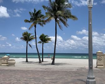 Ocean's Sounds Hotel - Hollywood - Playa