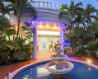 Holiday Inn Express Miami Airport Doral Area by IHG - Doral - Edificio