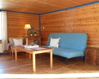 Vacation in the heart of Bergslagen on a small lake - 코파르베리 - 거실