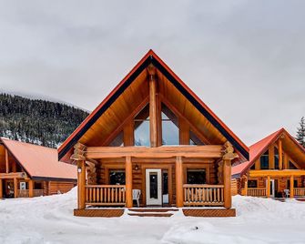 Beautiful Cottage In The Heart Of The Rockies - Leanchoil - Edificio