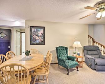 The Chalet Retreat Cabin Across from Creek! - Roan Mountain - Dining room